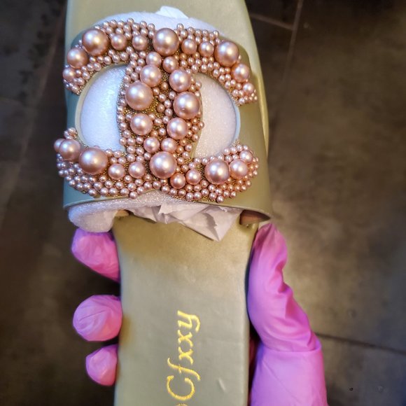 Olive 'Pearl' Sandals - Picture 6 of 7